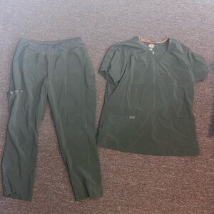 Dickies scrubs, army green
